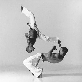 fotó: www.loisgreenfield.com 1546_BW_Brazil_Dance
