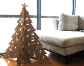 fotó: http://thecardboardtree.com cardboardchristree