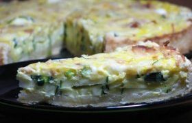 Cukkinis-újhagymás quiche