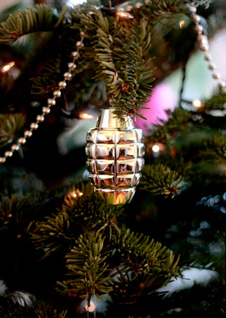 fotó: http://www.suck.uk.com xmas_tree
