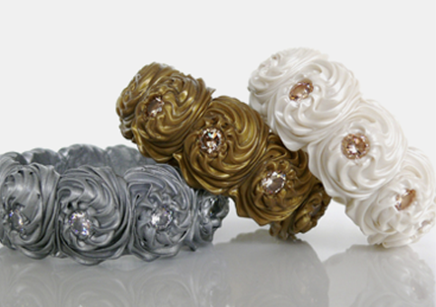 fotó: http://www.artaurea.de/jewelries/36-tanja-hartmann habcsokkarkoto01