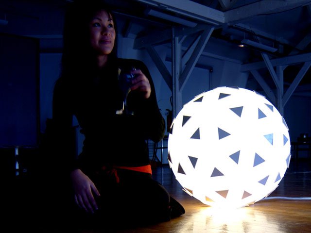 fotó: http://www.aissalogerot.com lampadair02