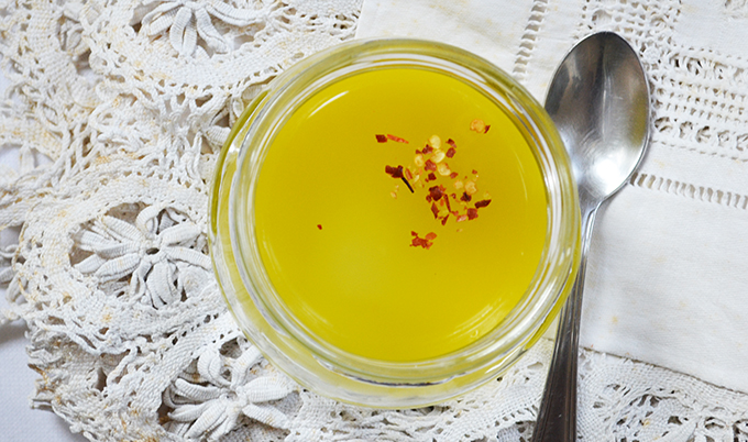 Vinaigrette olíva olajjal, fehérbor ecettel és csipetnyi chilivel/Fotó: Myreille