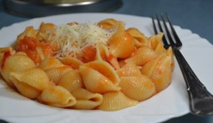 Conchiglie rigate all'arrabbiata