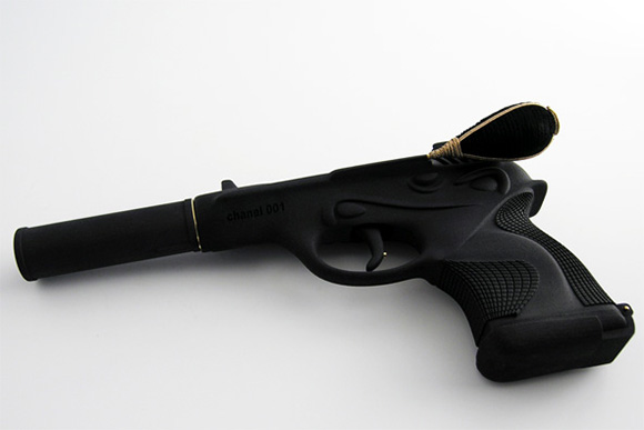 Makeup-kit-packed-into-a-gun