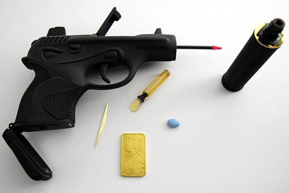 Makeup-kit-packed-into-a-gun_1