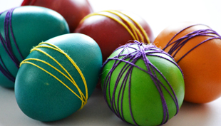 A divatos: merész színek a húsvéti tojáson