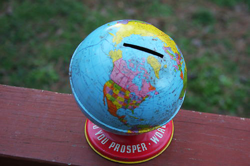 tin-globe-bank_vintage01