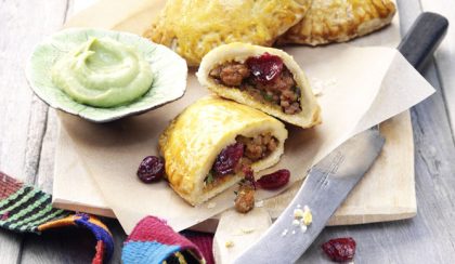 Tőzegáfonyás darált hússal töltött empanadas