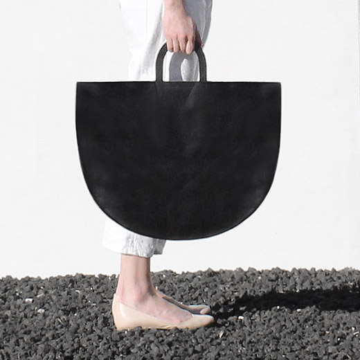 Bag_Triangular_Black04