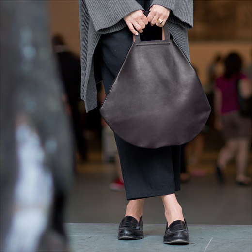 Bag_Triangular_Black05