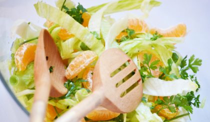 Mandarinos-újhagymás saláta ropogós zellerszárral