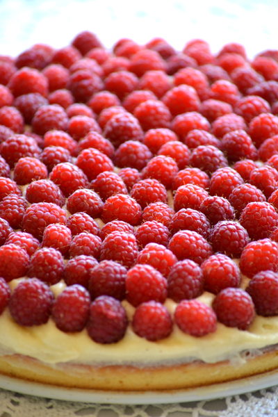 Citromos-málnás-vaníliás nyári torta (Fotó: Myreille)