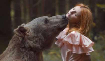 A medve csókja: női portrék élő vadállatokkal