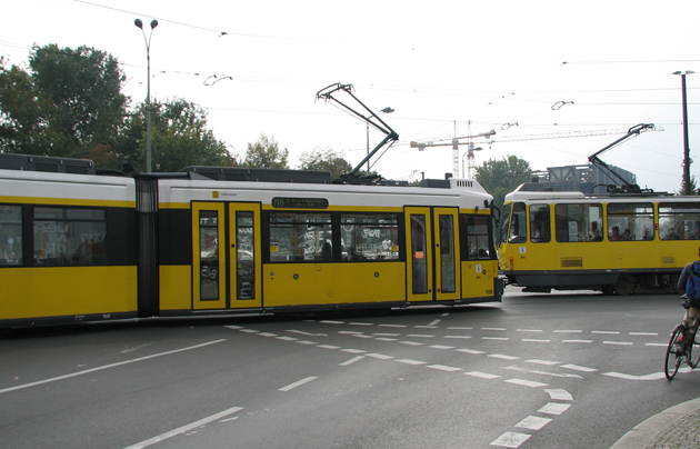 A berlini villamosok sárgák, akárcsak a budapestiek (Fotó: Myreille)