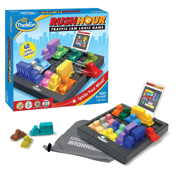 Ugyancsak egyszemélyes játék a Thinkfun Rush Hour játéka, és az autók senkit se tévesszenek meg, fiúk és lányok egyaránt imádják. A feladatkártyák alapján fel kell pakolni az autókat a táblára, majd addig tologatni előre hátra, amíg a kis piros autó ki nem szabadul a dugóból. (Kiegészítő is kapható hozzá!)