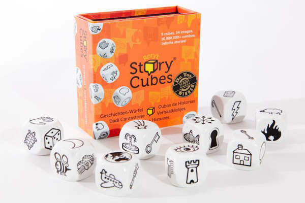 Többfajta Story Cubes kapható, ám mindegyikben kilenc kocka van, a kockák oldalán pedig különböző rajzok. Mindenki dob, majd a kockák alapján elmesél egy történetet. Nincs rossz megoldás és "beszélteti" a gyerekeket.