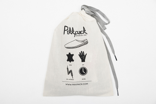 A Pikkpack zacskó egy pár Pikkpack cipőt és 2 pár cipőfűzőt tartalmaz. Pillekönnyű, súlya csupán 30 deka.