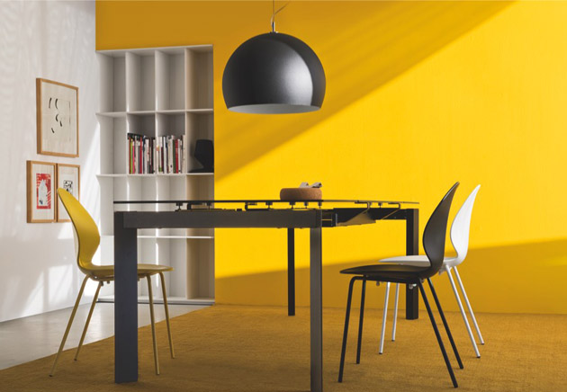 3. A sárgához a fekete is passzol és a végeredmény nagyon modern. - Calligaris étkezőasztal és székek a The Showroomtól.