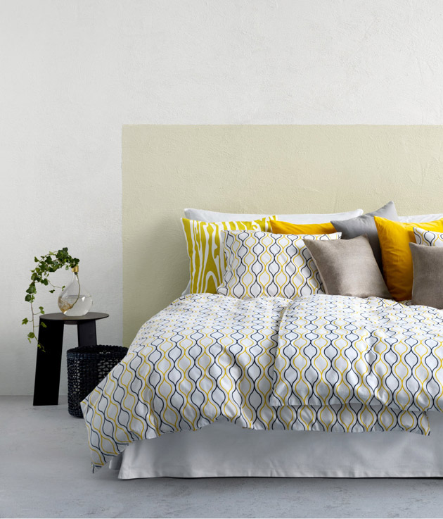 7. Egy új ágyruha némi sárgával és már a hálószobában érzed a tavaszt. - Ágyruha és sárga párnák a H&M HOME-tól.