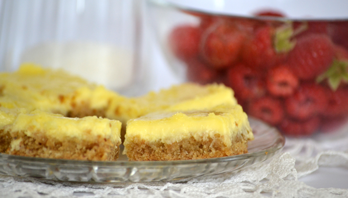 Születésnapomra: négyszögletű cheesecake friss málnával. /Fotó: Myreille Születésnapomra: négyszögletű cheesecake friss málnával. /Fotó: Myreille
