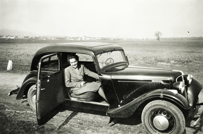 Jó autó + jó nő = nemő Dátum: 1943, Fotó: Fortepan - Jaki László