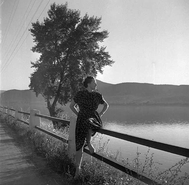 Divatfotó is lehetne. Dátum 1955 Fotó: Fortepan - Kotnyek Antal