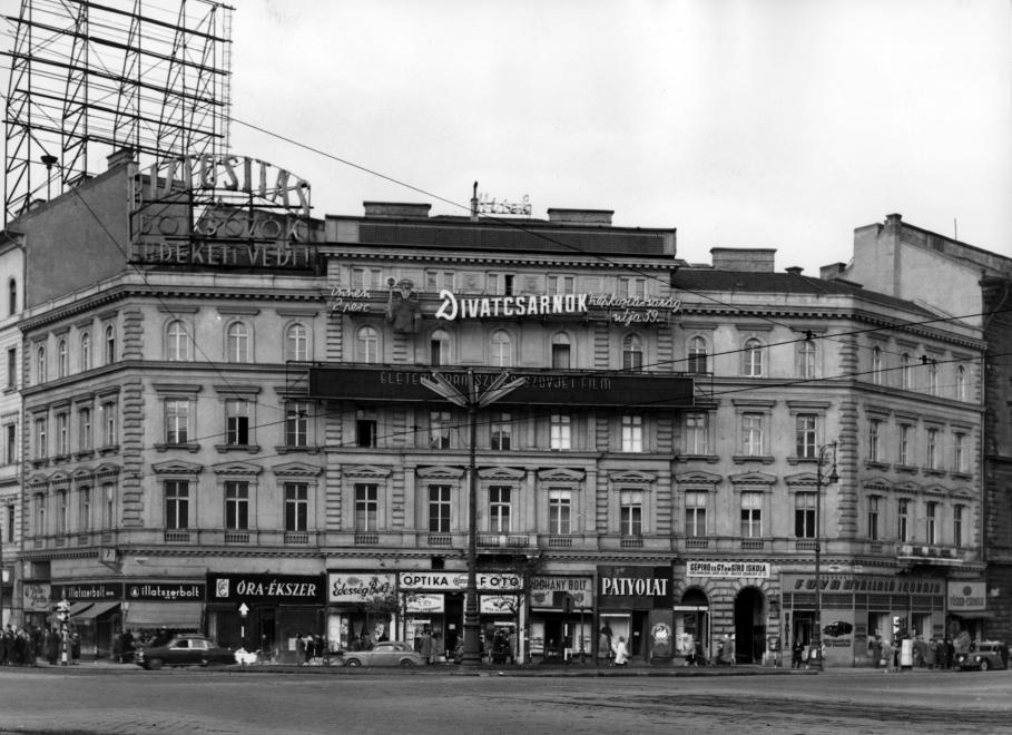 1960 Nincs Tungsram reklám, de felkerült a Divatcsarnok (Fotó: Fortepan, Budapest Főváros Levéltára)