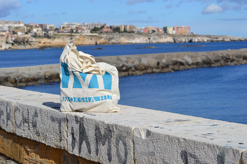 "TIAMO" A moksha-táska itt is pózolt egyet. - Siracusa/Fotó: Myreille