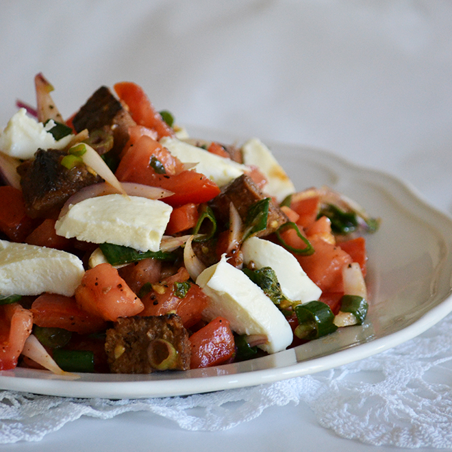 Tosztkán kenyérsaláta, panzanella/ Fotó: Myreille