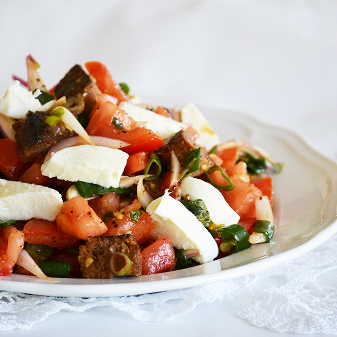 Panzanella, a toszkán kenyérsaláta recept/Fotó: Myreille