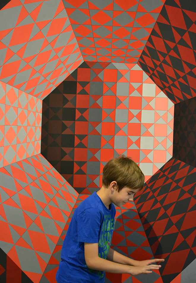 Zsombi és Vasarely - Vasarely Múzeum, Budapest/Fotó: Myreille