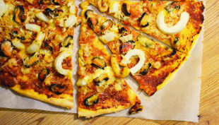 Tenger gyümölcsei pizza