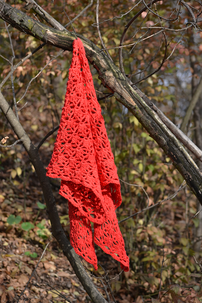red rochet triangle scarf,