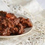 Tökéletes marhapörkölt, avagy a beef bourguignon egyszerű receptje