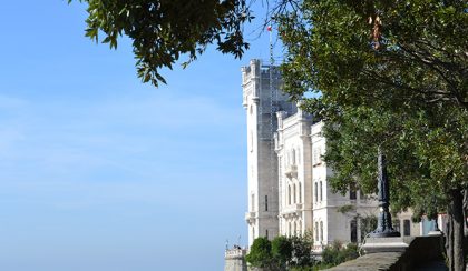 Séta a Miramare-kastély (Castello di Miramare) kertjében