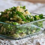 Quinoa saláta friss zöldborsócsírával
