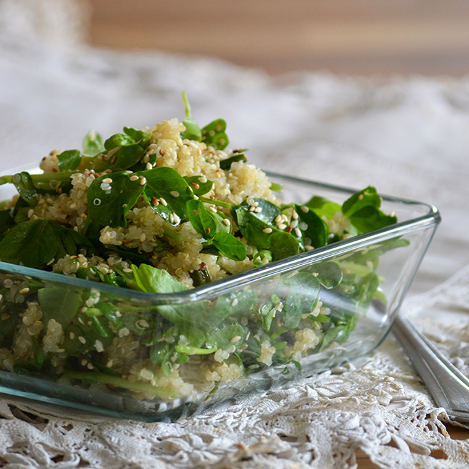 Quinoa saláta zöldborsócsírával, bazsalikommal és pirított szezámmaggal/Fotó: Myreille