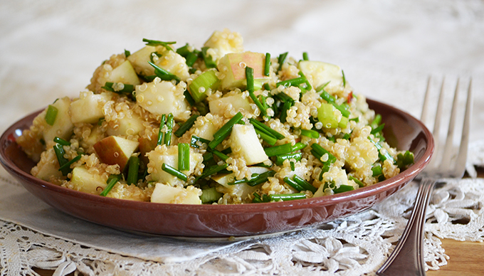 Quinoa saláta almával, szárszellerrel, chilivel és snidlinggel/Fotó: Myreille