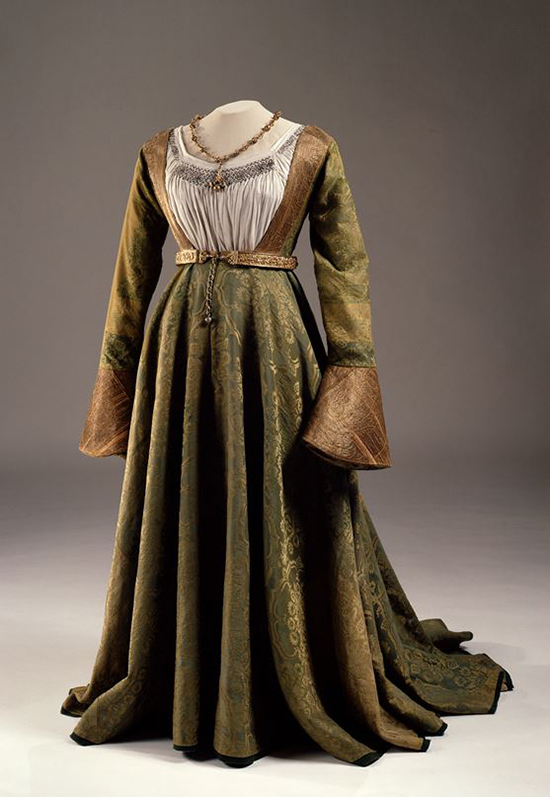 Mária királyné selyemdamaszt menyegzői viselete, 1521./Fotó: Magyar Nemzteti Múzeum hírlevele - Dabasi András Mária királyné selyemdamaszt menyegzői viselete, 1521./Fotó: Magyar Nemzteti Múzeum hírlevele - Dabasi András