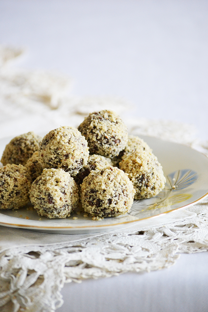 No-Bake Chocolate Coffee Date Balls/Photo: Myreille No-Bake Chocolate Coffee Date Balls/Photo: Myreille