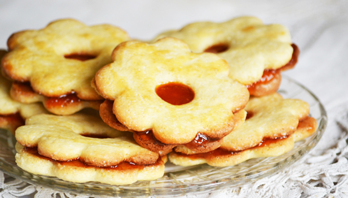 Classic Linzer Cookies Recipe/Photo: Myreille Classic Linzer Cookies Recipe/Photo: Myreille