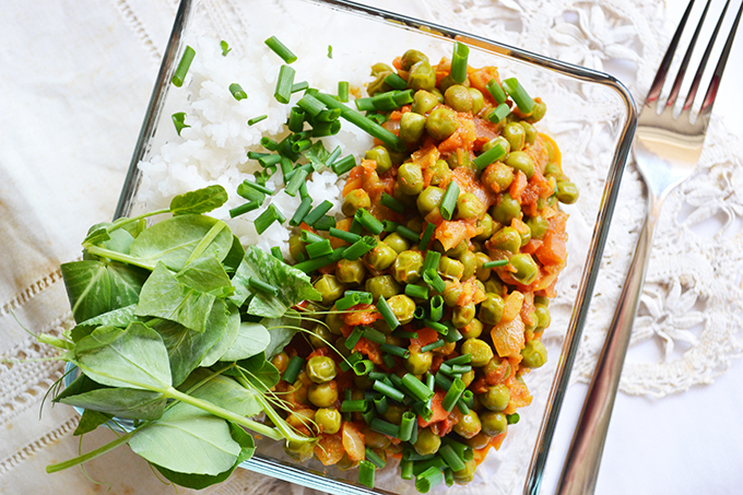 Zöldborsó curry rizzsel, tavaszi fűszerekkel/Fotó: Myreille