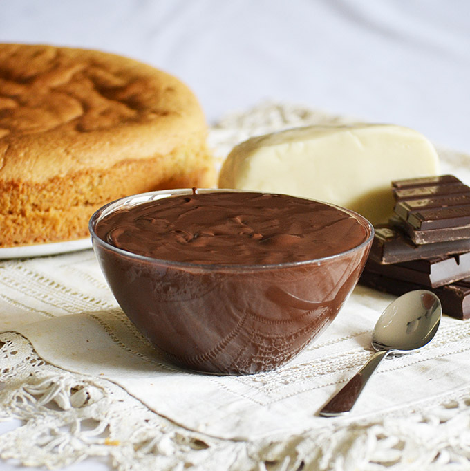 A tortához mindent elő kell készíteni: mandulás piskóta, marcipán, ganache/Fotó: Myreille